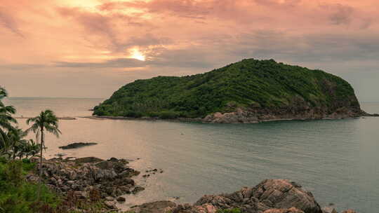 热带岛屿Ko Ma在泰国帕岸岛美丽的日落