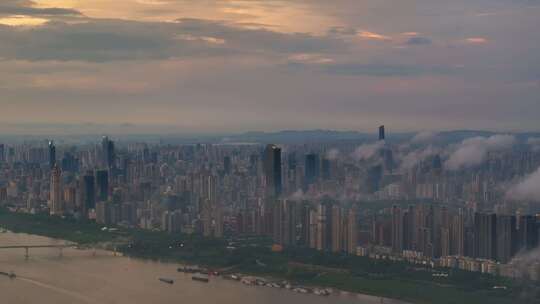 航拍雨后平流雾的武汉沿江城市风光