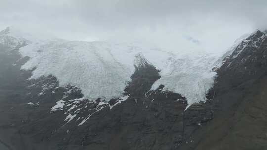 航拍风雪中的西藏山南卡若拉冰川