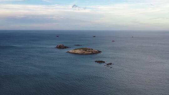 大海航拍海上小岛蓝色大海海岸线