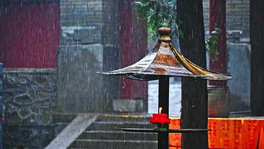 中国风寺庙古建筑下雨雨滴慢镜头