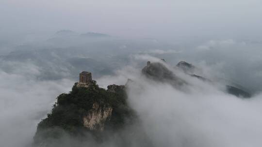 航拍雨后的北京密云司马台长城云海