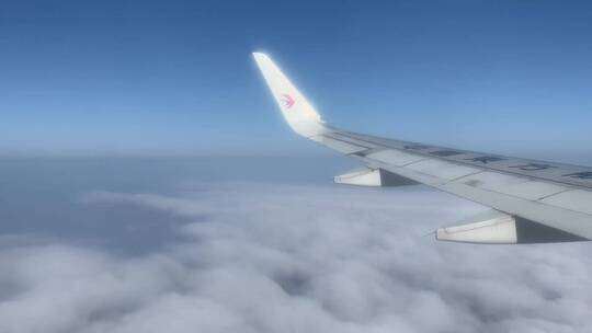 飞机上的云层
