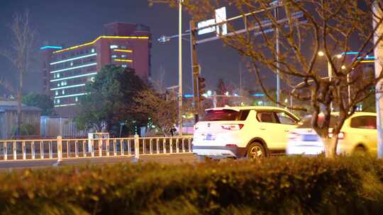 都市城市夜晚夜景人群行人人流汽车车辆车流