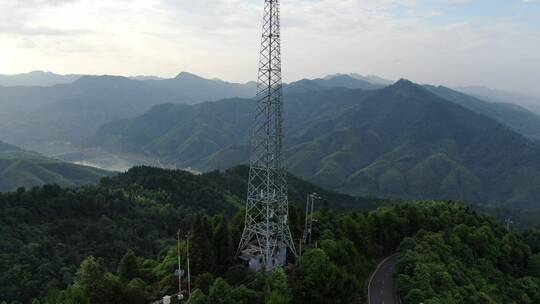 航拍大山中5G信号塔视频素材模板下载