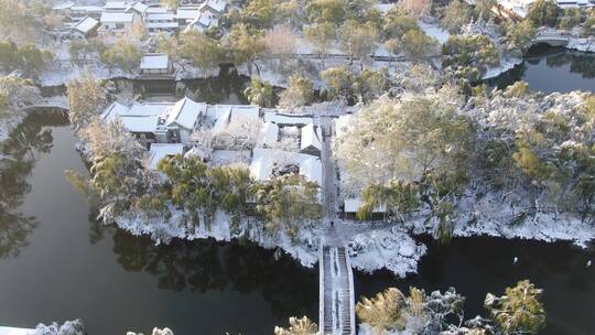 航拍山东济南大明湖景区冬季雪景