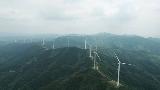 湖南雪峰山苏宝顶新能源风力发电机
