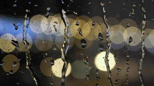 雨天雨水玻璃水珠滑落