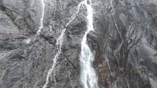 雨崩冰湖瀑布航拍