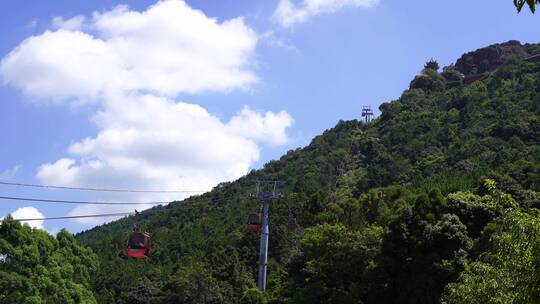 景区缆车索道观光缆车特写山上风景旅游景点