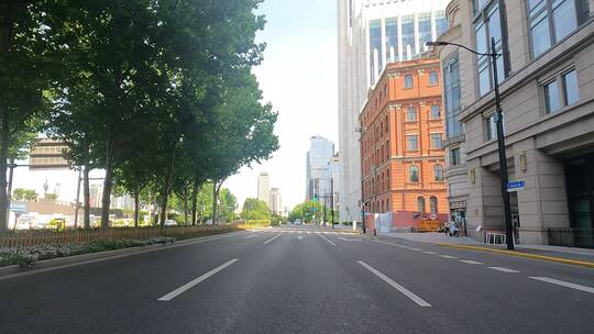 上海封城中的晴朗街道环境
