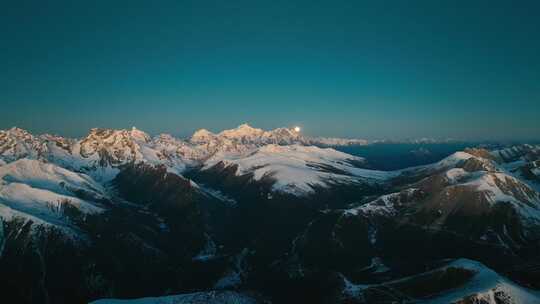 航拍雪山月亮升起