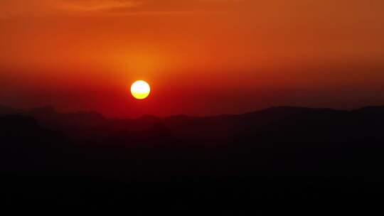 山间落日夕阳美景