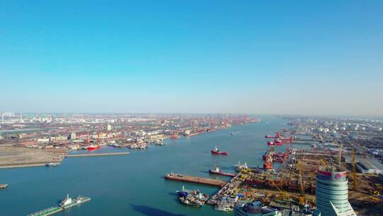 天津滨海新区天津港港口货运航拍延时