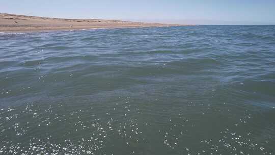 青海海南青海湖湖水波浪航拍视频