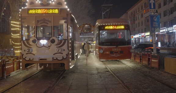 长春54路文旅公交专线乘车点夜景