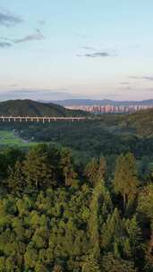 竖版航拍湖南山川丘陵