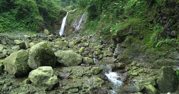 四川彭州蟠龙谷瀑布航拍风景