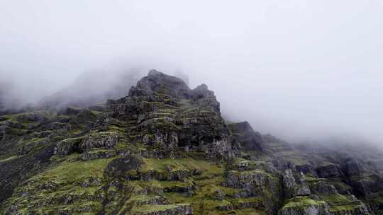 山，薄雾，悬崖，山腰