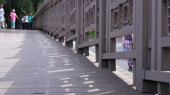 徒步风景区人行步道