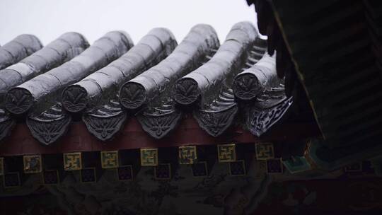 古建筑屋檐雨滴