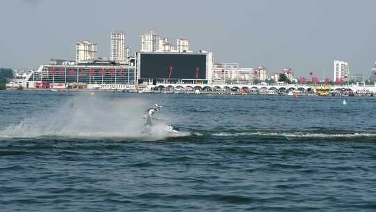 水上摩托艇比赛冲浪激情乘风破浪