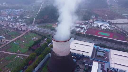 制造业工厂发电厂烟囱白气