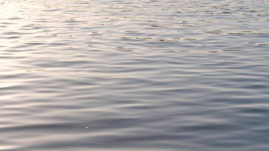 平静的水面河面江面湖面