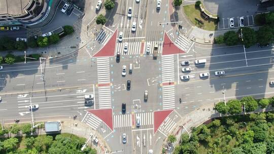 航拍城市交通路口车流