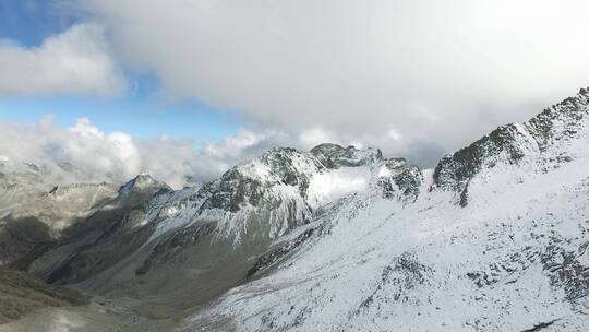 航拍雪山