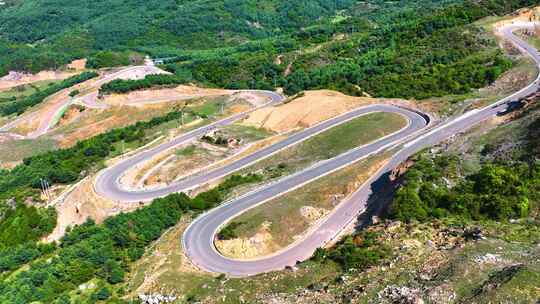 威宁板底盘山公路蜿蜒曲折道路