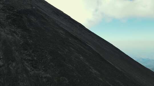 爆炸危险的火山