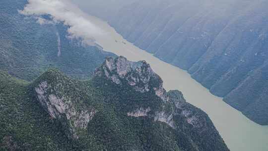 8K震撼巫峡神女峰4A景区云雾缭绕延时