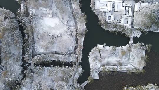 航拍济南大明湖古建筑雪顶