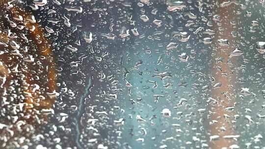 雨水滴在窗户上视频素材模板下载