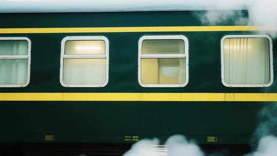 绿皮火车车厢外观特写
