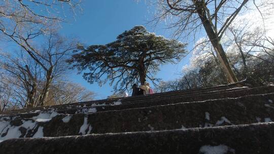 黄山冬季大量人群登山旅游延时摄影