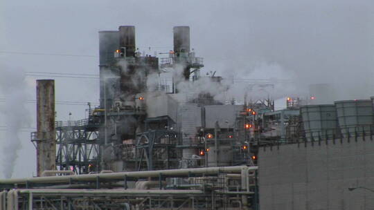工业发电厂排放的蒸汽视频素材模板下载