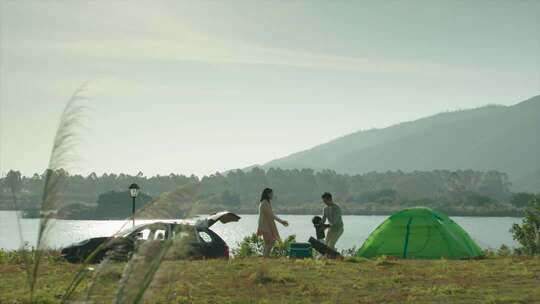 家庭湖边露营 户外玩耍