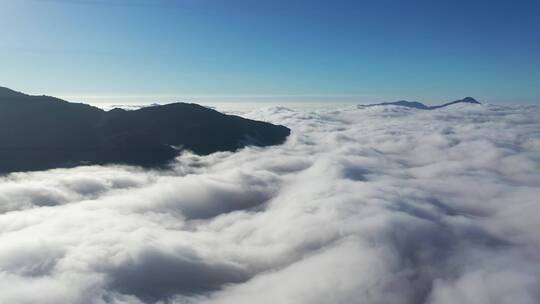 山峰云海延时航拍山水自然风光