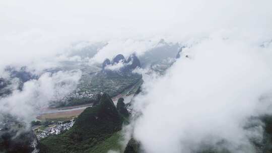 桂林山水烟雨漓江兴坪古镇航拍风光4K