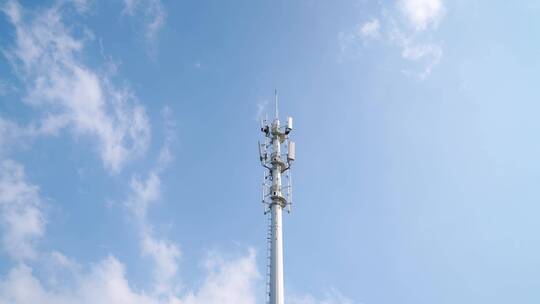 手机5G网络信号塔发射基站通讯天线塔延时视频素材模板下载