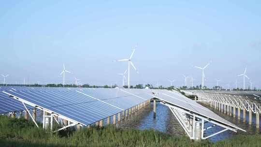 太阳能光伏发电站和风能风力发电站风车