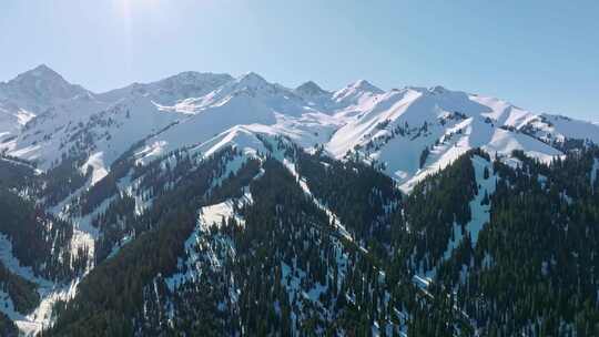 航拍新疆天山山脉雪山