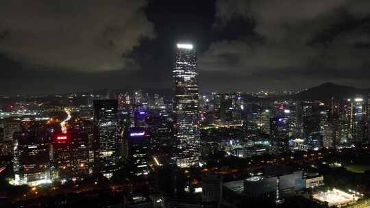 夜晚加班写字楼大厦里的灯光