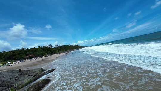 巴西巴伊亚州伊塔卡雷的蒂里卡海滩。旅游景