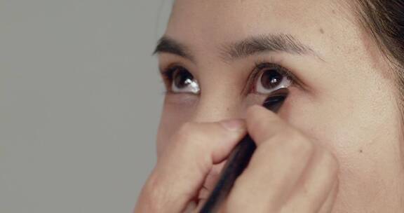 化妆教程美女化妆视频化眼线步骤