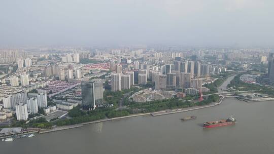 上海南浦大桥车流黄浦江全景特写4K航拍视频素材模板下载