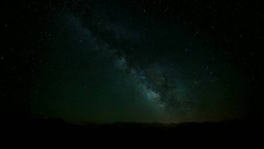 夜空中的银河