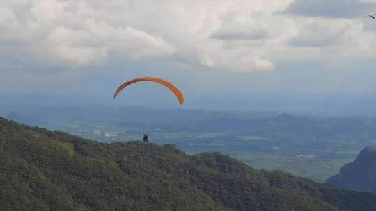 广西大明山滑翔伞飞行